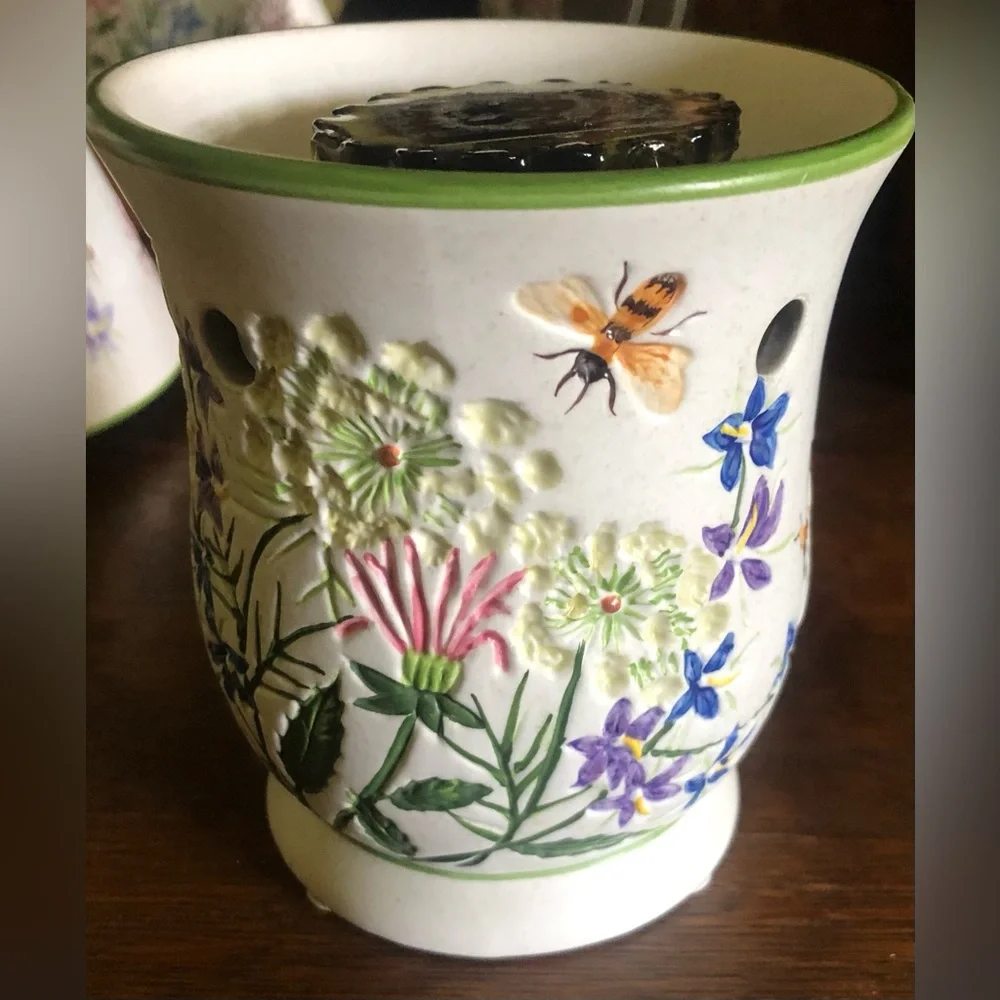 Vintage Yankee Candle Embossed Wildflowers & Bees Shade Topper & Tart Warmer Set